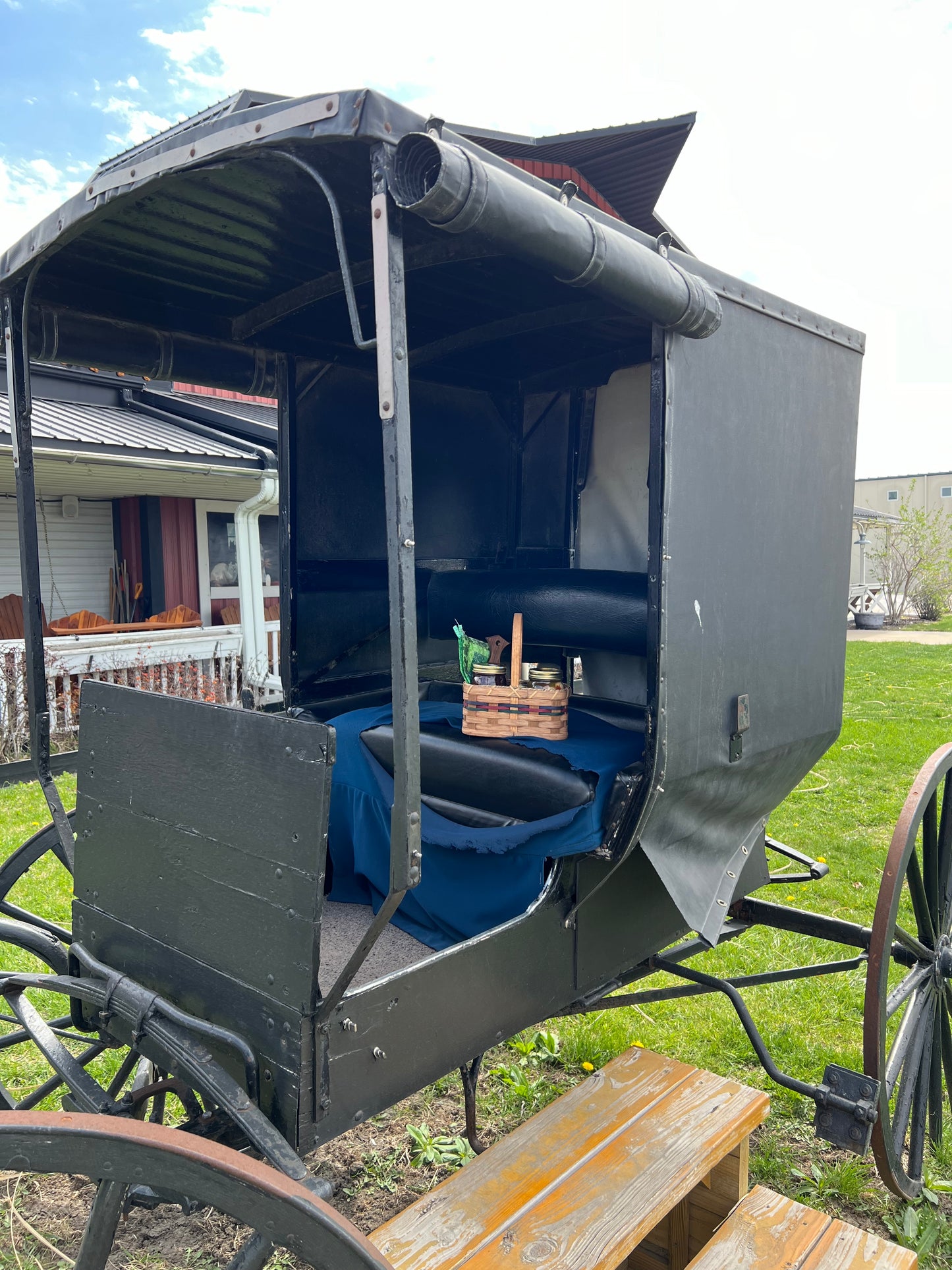 Amish Country Gift Basket – Handcrafted Surprises from Iowa