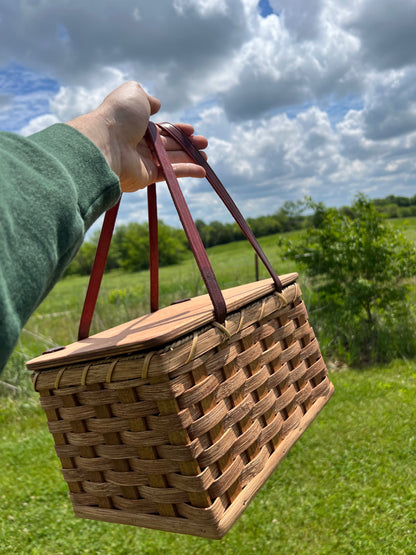Handmade Amish Basket – Classic Woven Design with Leather Handles
