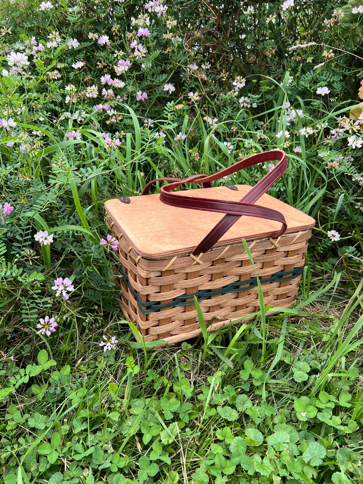 Handmade Amish Basket – Classic Woven Design with Leather Handles