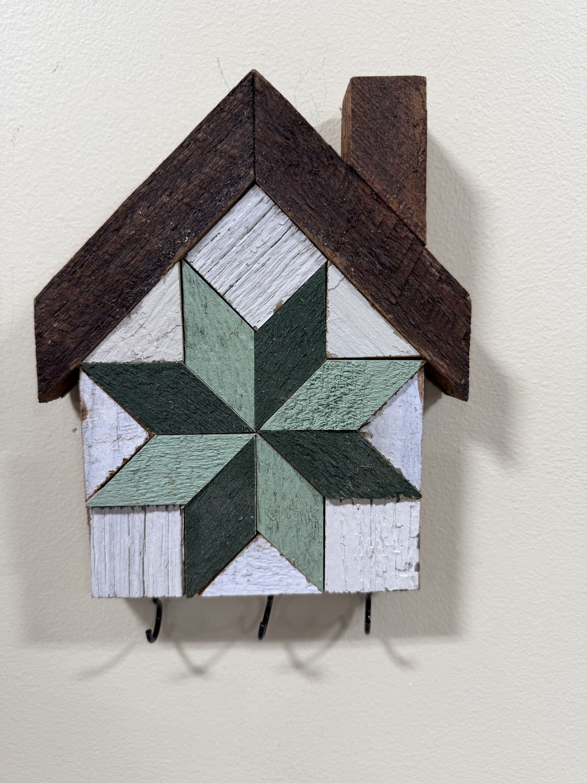 KH-09: Amish handmade house-shaped barn quilt key holder, dark green & sage star mosaic, reclaimed barn wood and three hooks