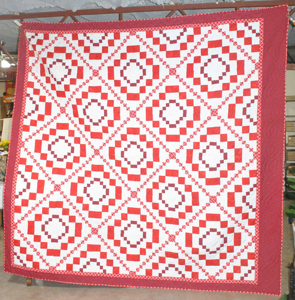 Red diamond King size quilt with Solid red border and diamonds in center